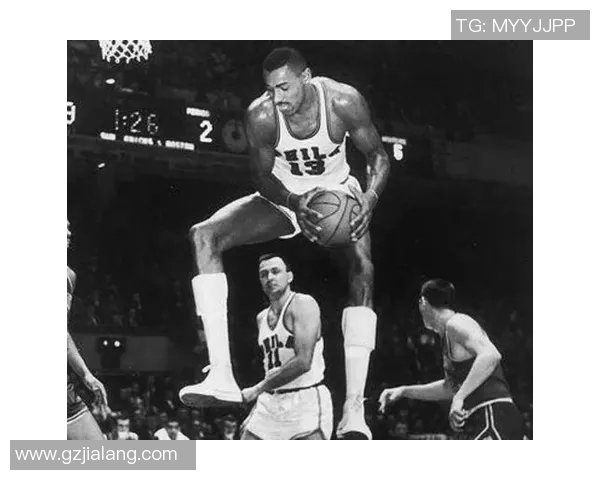 威尔特张伯伦的传奇成就与篮球历史中的未解之谜探讨 威尔特张伯伦的传奇成就与篮球历史中的未解之谜探讨